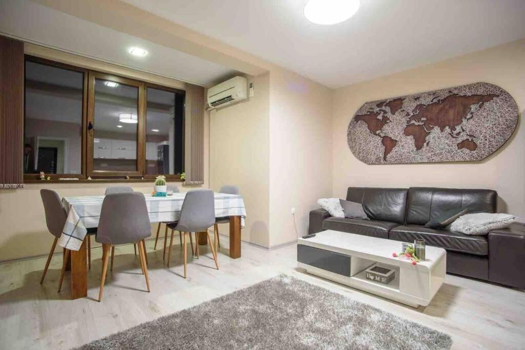 קאזאנלק Sunny Spacious Apartment In A Great Location מראה חיצוני תמונה