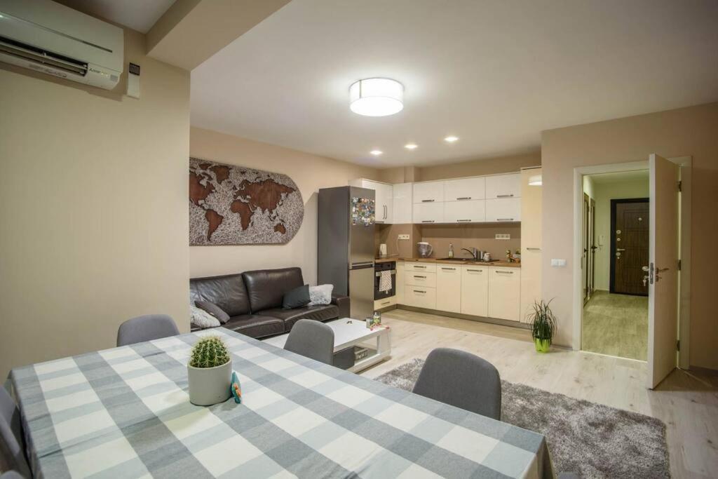 קאזאנלק Sunny Spacious Apartment In A Great Location מראה חיצוני תמונה